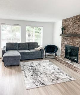 Quiet Retreat with Hot Tub, Pool Table and Spacious Yard - Spokane - 1