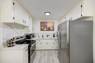 Spacious 5 Bed Home with Massage Chair and Futsball Table - 1