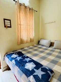 Mahesh Guest House - Hampi - 9