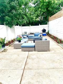 3 bedroom 4bed 2bath Cozy retreat with large backyard - 4