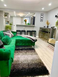 3 bedroom 4bed 2bath Cozy retreat with large backyard - 9