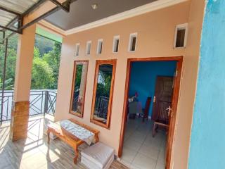 Backpackers Homestay - Labuan Bajo - 2