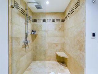 360 Splendor 301-Ocean View Condo-Breakfast Included! - 2