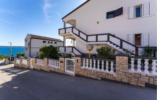 Stunning Apartment In Rtina - 3