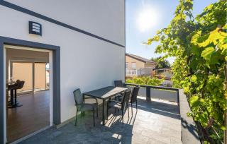 Beautiful Apartment In Rtina With Wifi - Rtina - 2