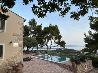 Holiday house Pantovčak, secluded stone house with heated pool and unique view - Rab - 7
