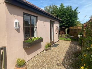 Badgers Nook, Loddon - 0