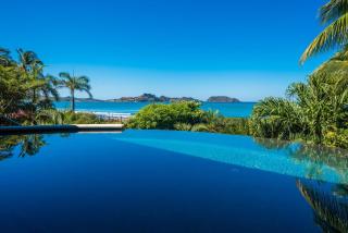 Casa Suenos-Beautiful Beachfront House - 2