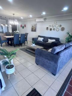 Luxury 3 Bedroom in Bondi Beach Resort - Shelly Beach - 2