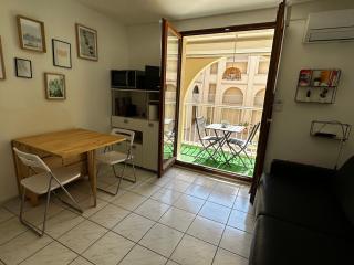 Studio 3 pers climatisé rénové, au calme, idéalement situé proche St Raphael-St Tropez, plage et commerces à pieds - Fréjus - 4