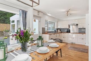 Glynmar - Sea Glimpses Hot Tub Pool Table - 0