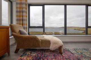 Modern and Dog Friendly Holiday Home with Sea Loch Views - 7