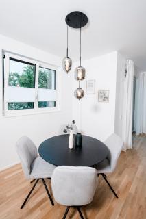 CasaVia-Apartments 01, City-Center Böblingen, Stellplatz, Balkon - 1