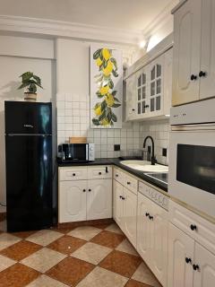 Quiet Apartment with Garden View in Kolonaki - 3