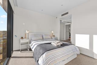 Captivating Convenience 1Bed 1Bath 1Car Views - 2