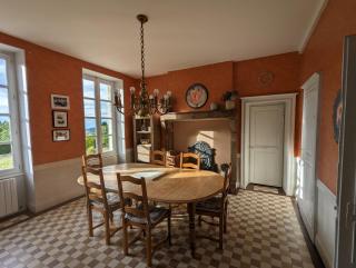 Loue belle demeure dans une grande propriété - 16 couchages, 8 chambres, 320 m2 - 30 min de Vichy - Châtel-Montagne - 4