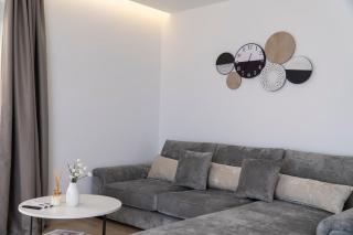 Mateo Apartments - 3