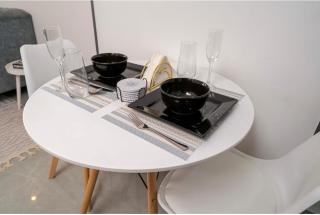 The Luxe Lavington - 2