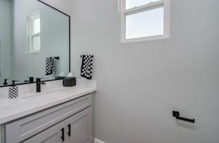 3bd-Rooftop Movie Theater-BBQ-Retro Music Theme-Downtown 8mins - Houston - 3