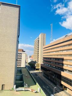 Spacious 1 bedroom apartment in Johannesburg - Johannesburg - 3