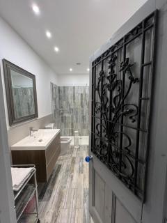 Chic Coastal Apartment - Bexhill - 3