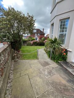 Chic Coastal Apartment - Bexhill - 2