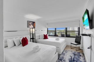 Corner 2BR With Ocean View and Beach Access 820 - 3