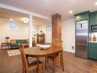 Queen Anne Guest Apartment In Historic District - 2