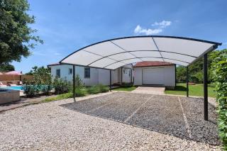 Modernes Haus mit überdachter Terrasse und Schwimmbad - 6