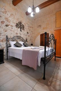 The Cloisters Bed And Breakfast - 3