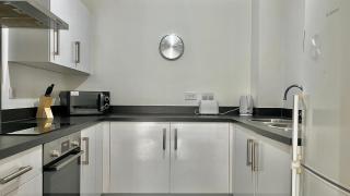 City Centre 1 Bedroom Cozy Apt - With Balcony - Birmingham - 2