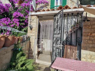 Apartment Alena with terrace and garden Center Jelsa - 6