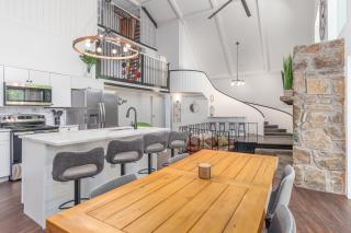 Renovated Barn in the woods for a fun retreat - Waynesville - 8