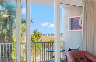 Beachfront Condo w Ocean Views and Pool - Tybee Island - 7