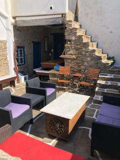 Παραδοσιακό πέτρινο αρχοντικό με αυλή - Kithnos - 7