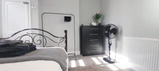 Westcliff-On-Sea Modern 2 Bedroom Apartment - FREE Parking - Southend-on-Sea - 2