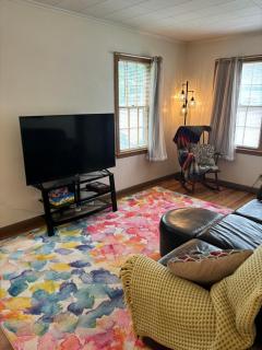 Cottage by the park - Ames - 2