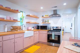 Stylish, Artsy Bungalow Central Eastside - Austin - 8