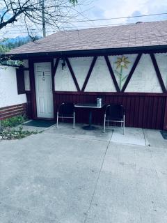Sunset Motel - Radium Hot Springs - 9