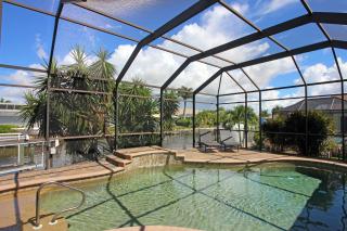 Ocean Drive SW Cape - waterfront private home locally owned & managed, fair & honest pricing - Cape Coral - 6