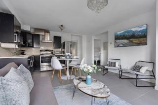 Newly Furnished Central Gem Near Transit - 6