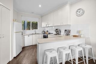 Fairview Central With A View - Lorne - 7
