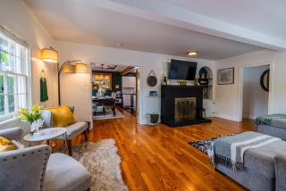 Updated Central Cottage - Casper - 5