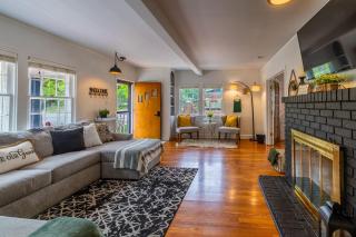 Updated Central Cottage - Casper - 2