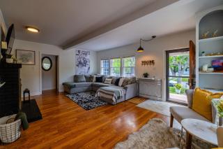 Updated Central Cottage - Casper - 4