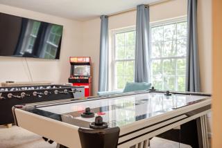Huge villa in the hearth of Poconos near all. - Long Pond - 9