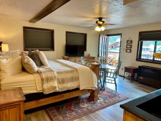 Red River Townhouse - Full Unit - 2