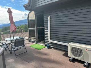 Grouse Cheerful large private bedroom, bath, shared deck, pool, hot tub - 7