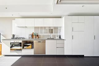 Elegant Inner-City 1-Bed with Rooftop Dining - Brisbane - 8