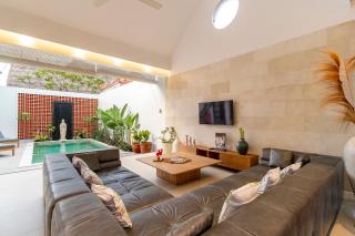 Villa Elea - Bright & Modern 2BR Villa in Seminyak with Private Pool and Sunset Rooftop - 1